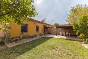 Holiday home with garden & BBQ | Garden view - Image 2