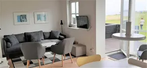Fully equipped holiday home with BBQ, garden & hot tub | Sea view | Close to the beach | Pet-friendly - Image 4