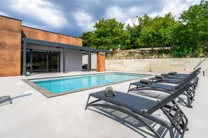 Children-friendly villa with private pool, BBQ & garden | Mountain view - Image 4