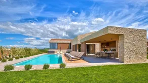 Fully equipped villa with barbecue, terrace & private pool | Pet-friendly - Image 2