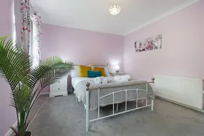 Stylish Home with Private Garden and BBQ - Image 2