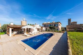 Holiday home with pool, garden & barbeque | Mountain view | Suitable for remote work - Image 3