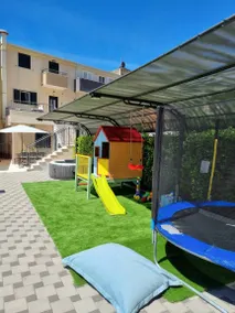 Holiday home with garden, barbecue & sauna | City view - Image 4