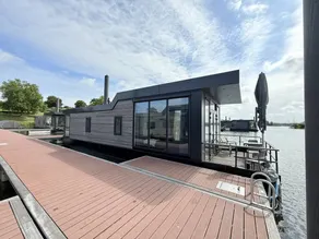 Boat with terrace - Image 2