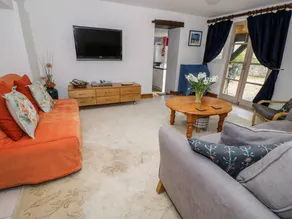 Cottage with garden - Image 3