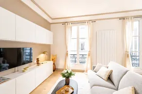 Brand new Champs-Elysees apartment with lift - Image 2