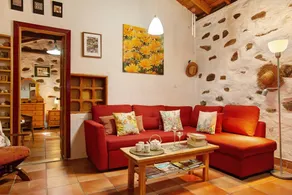 Holiday home with terrace, BBQ & garden | Mountain view - Image 4