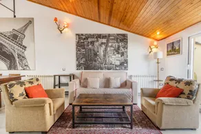 Appartement de vacances entièrement équipé avec terrasse | Vue ville - Image 2