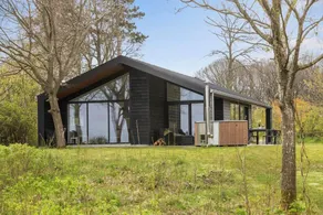 Holiday home with barbeque & terrace | Sea view - Image 2
