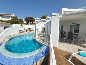 Voll ausgestattetes Apartment mit Pool, schnellem Internet und Garten | Strandblick | Strand in der Nähe - Image 2