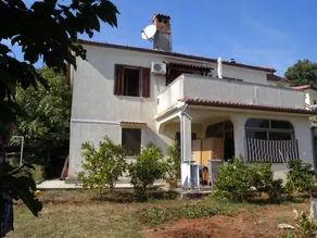 Holiday apartment with BBQ, terrace & garden - Image 2