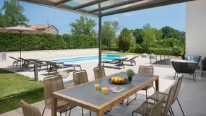 Child-friendly big flat with barbecue, terrace & private pool | Garden view | Pets are welcome - Image 2