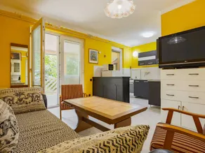 Holiday apartment with terrace, BBQ & garden - Image 3
