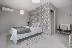 Chambre privée adaptée aux familles avec internet haut débit, jardin et barbecue | Vue jardin | Parfaite pour le travail à distance - Image 5