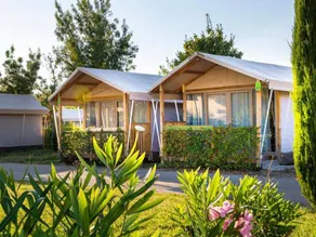 Tente avec piscine et terrasse - Image 5
