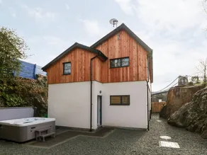 Children-friendly beautiful cottage with garden & jacuzzi | Pet-friendly - Image 2