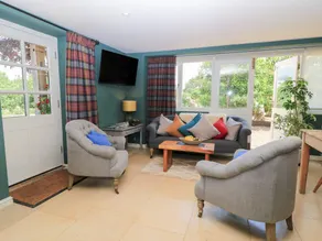Child-friendly pleasant cottage with garden | Pets allowed - Image 3