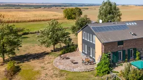 Holiday home with terrace, garden & BBQ | Panoramic view - Image 2