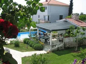 Fully equipped pleasant flat with garden, terrace & barbeque | Beach nearby - Image 2