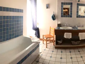 Gemütliche Zimmer in der Nähe von Solesmes mit Pool und privatem Bad - Image 4