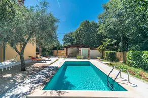 Family-friendly villa with pool, garden & barbeque | Pool view | Pets allowed - Image 3