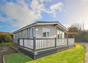 Chalet with hot tub - Image 2