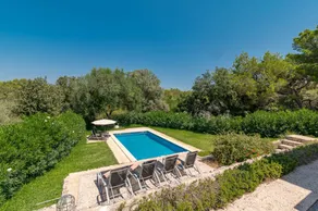 Villa with garden, barbeque & terrace - Image 3