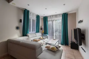 Villa with Large Pool, Mountain Views, Wi-Fi, and Air Conditioning - Image 5