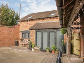 Cottage with garden & jacuzzi - Image 2