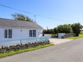 Child-friendly cottage with barbeque & garden | Dogs allowed - Image 2
