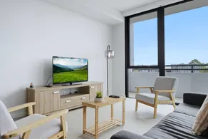 Modern Urban Home in Melrose Park Eat-Sleep-Roam - Image 5