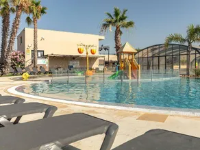 Mobile home with terrace & heated pool - Image 2