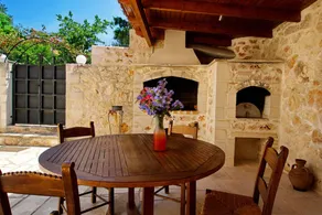Villa avec barbecue, terrasse et piscine privée - Image 2