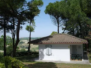 Bungalow with terrace & pool - Image 4