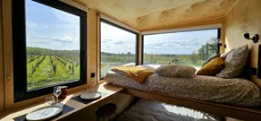 Secluded Tiny House with Breathtaking Vineyards Views in Arbis, Nouvelle-Aquitaine - Image 4