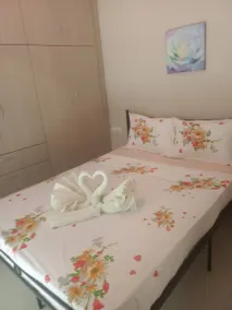 Apartment with terrace - Image 2