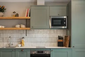 Flat | Near Christmas Steps - Image 4
