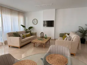 Grand appartement de vacances entièrement équipé avec internet haut débit, jardin et terrasse | Vue plage | Proche de la plage | Avec animaux bienvenus - Image 3