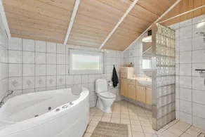 Fully equipped nice holiday home with terrace, hot tub & barbeque - Image 4