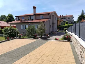 Flat with terrace, garden & BBQ - Image 5
