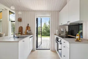 House with hot tub, BBQ & sauna - Image 5