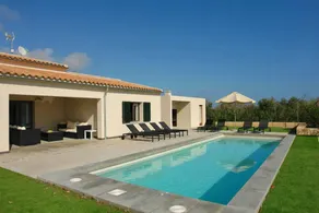 Ferienhaus mit Garten, Pool und Terrasse - Image 2