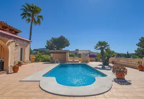 Villa with private pool, BBQ & garden | Sea view - Image 4