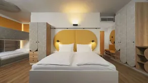 Family-oriented lovely flat with hot tub, garden & pool - Image 3