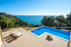 Children-friendly spacious villa with terrace, barbecue & garden | Near Castell de Tamarit | Sea view | Beach nearby | Good for workation - Image 3