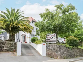 Family-friendly cottage with garden | Beach view - Image 2