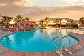 Merveilleuse maison adaptée aux familles avec piscine chauffée, jacuzzi et barbecue | Vue montagne - Image 2