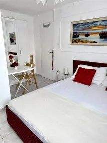Dedicated room with BBQ & heated pool | Beach nearby - Image 2