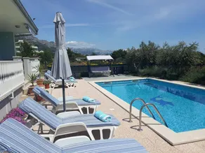 Casa con terraza, piscina privada y jardín | Vistas a la naturaleza - Image 4