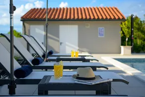 Villa with pool, BBQ & terrace - Image 5